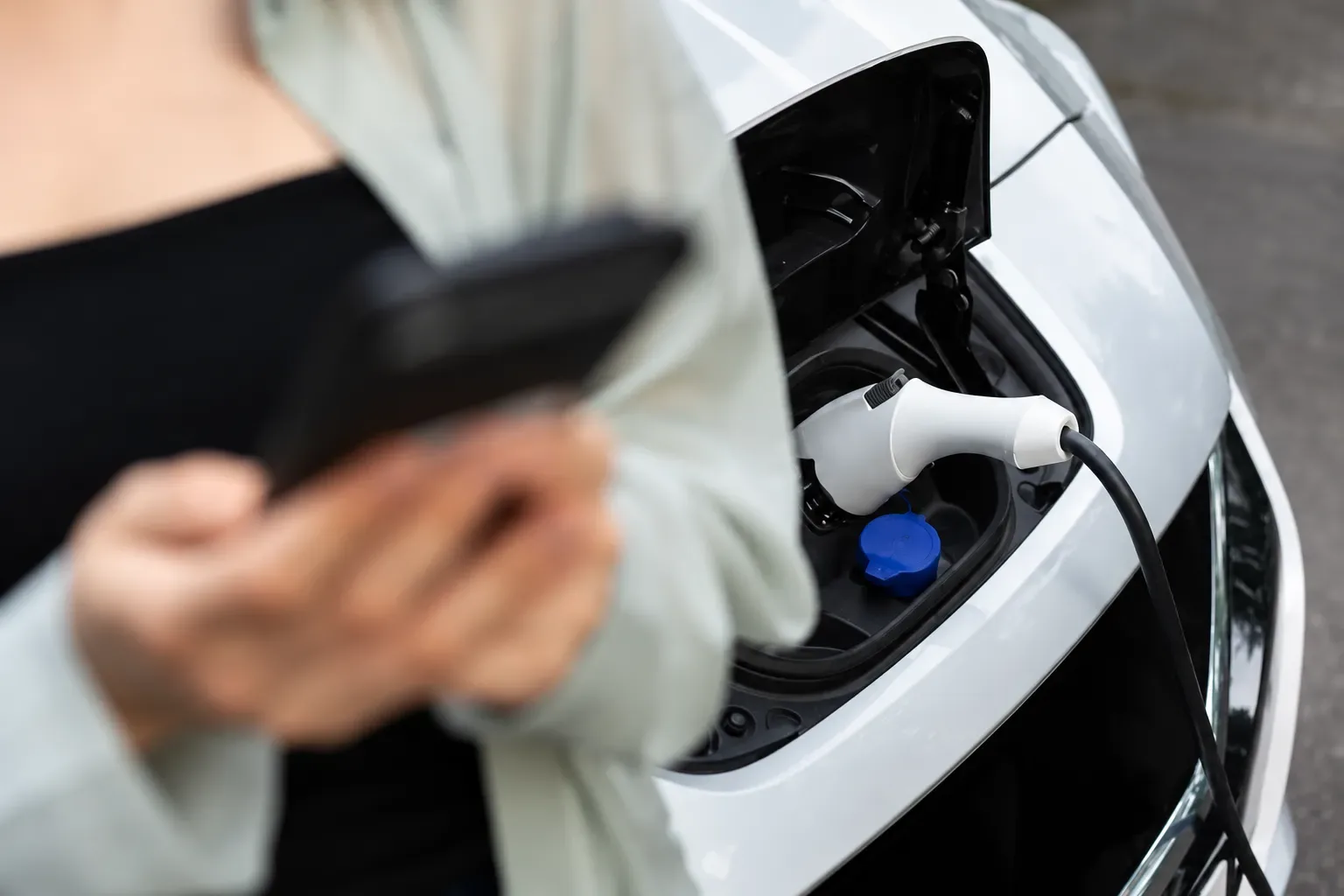 Geely logra cargar un auto eléctrico del 10 al 70% en apenas 4.5 minutos
