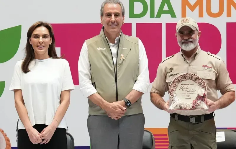 Ayuntamiento de Puebla reconoce a figuras que fortalecen el turismo de la capital