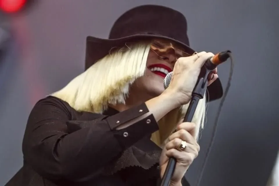 Sia vende la mitad de su catálogo musical en un acuerdo reportado de 180 millones de dólares