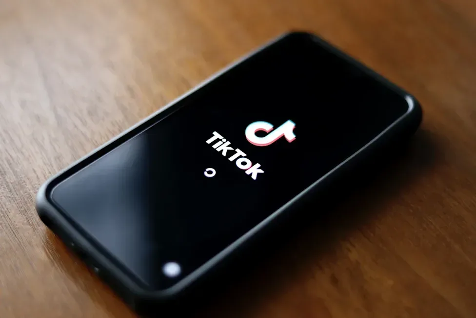TikTok impulsa más los videos con desinformación sobre paracetamol y autismo, revela estudio