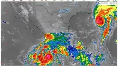 Simón avanza como huracán frente a las costas del Pacífico mexicano