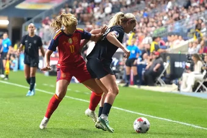 España dejó escapar una ventaja de dos goles y empató con Estados Unidos
