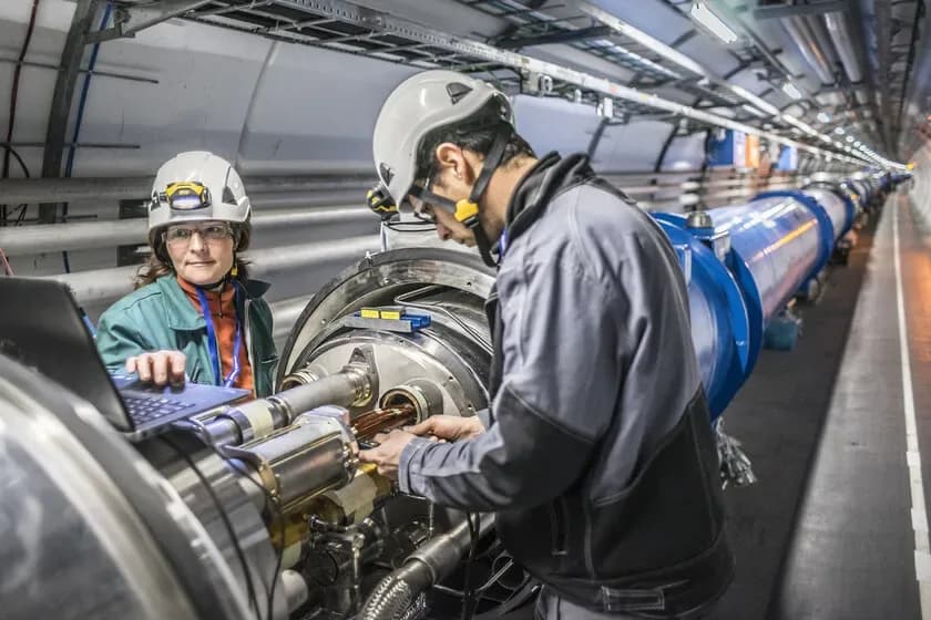 CERN y Mistral preparan una inteligencia artificial para estudiar física