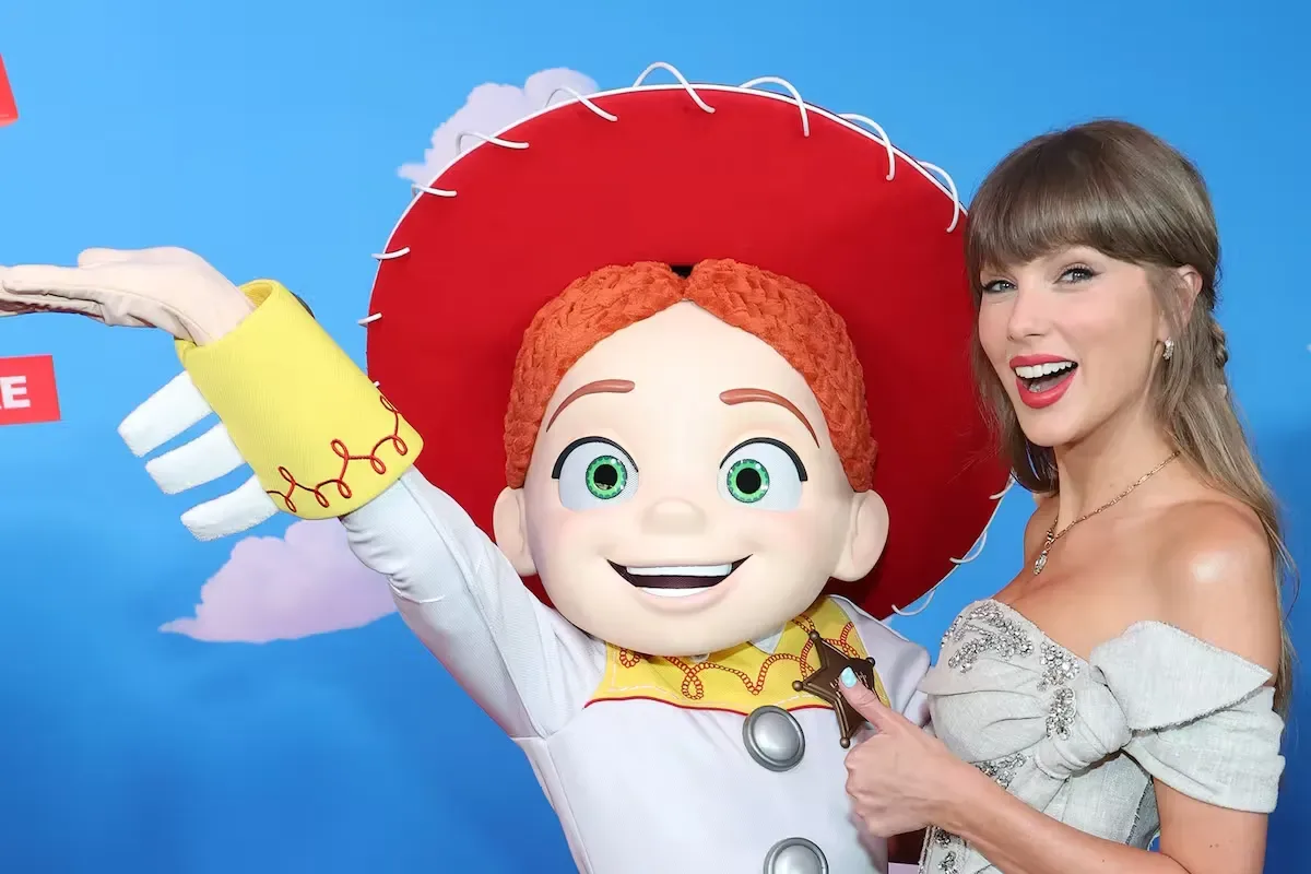 Taylor Swift interpretó en vivo una canción de Toy Story 5