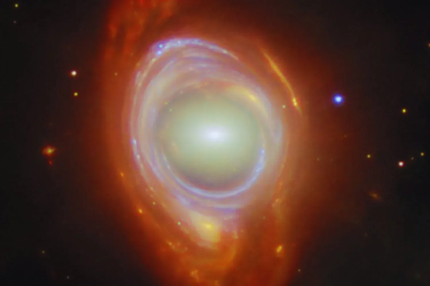 El telescopio James Webb detectó una galaxia con forma de anillo en el universo temprano