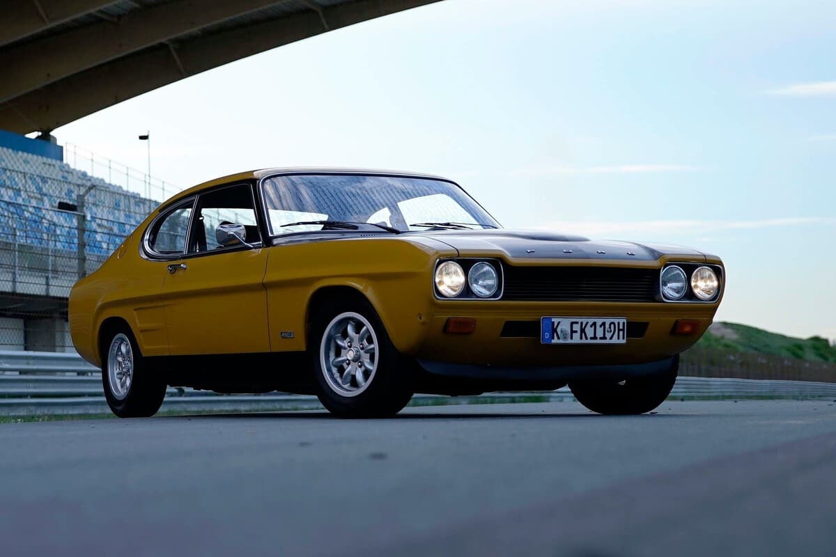 Si el Ford Capri eléctrico te parece raro es porque no recuerdas que un día llevó un motor de moto. Sí, un motor V4