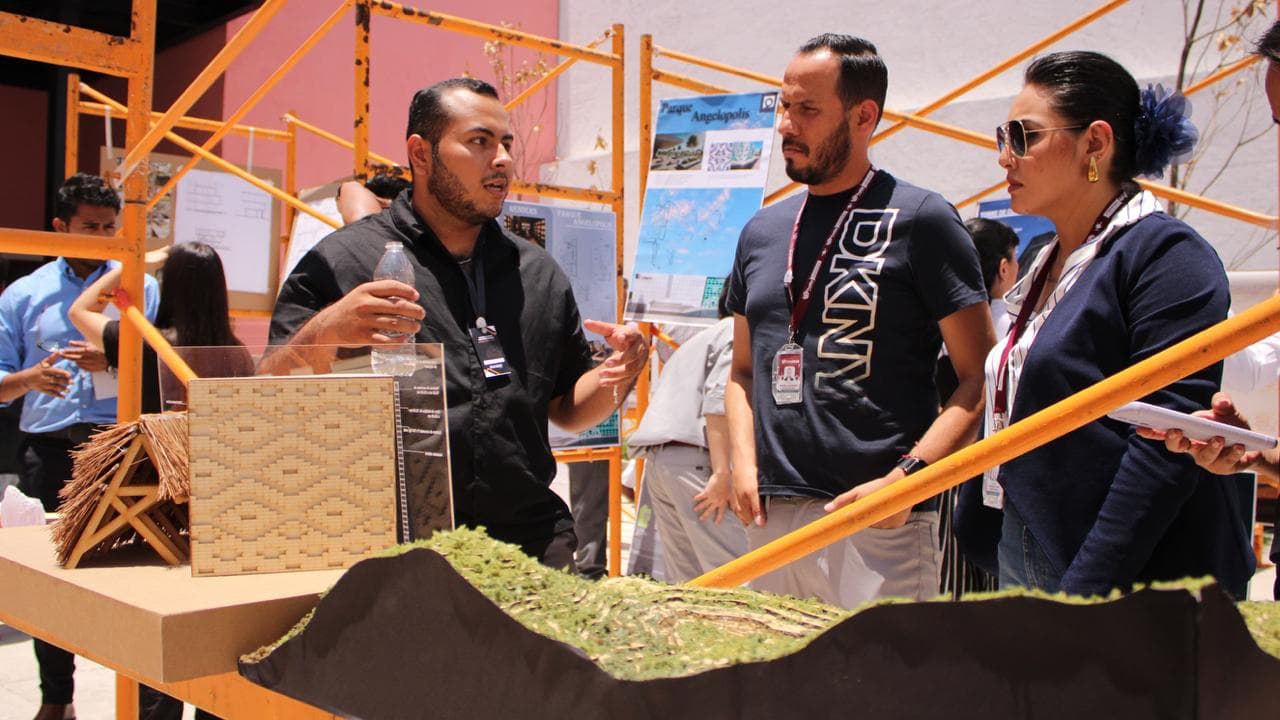 Recibe Gobierno de la Ciudad exposición de la arquitectura del Centro Histórico