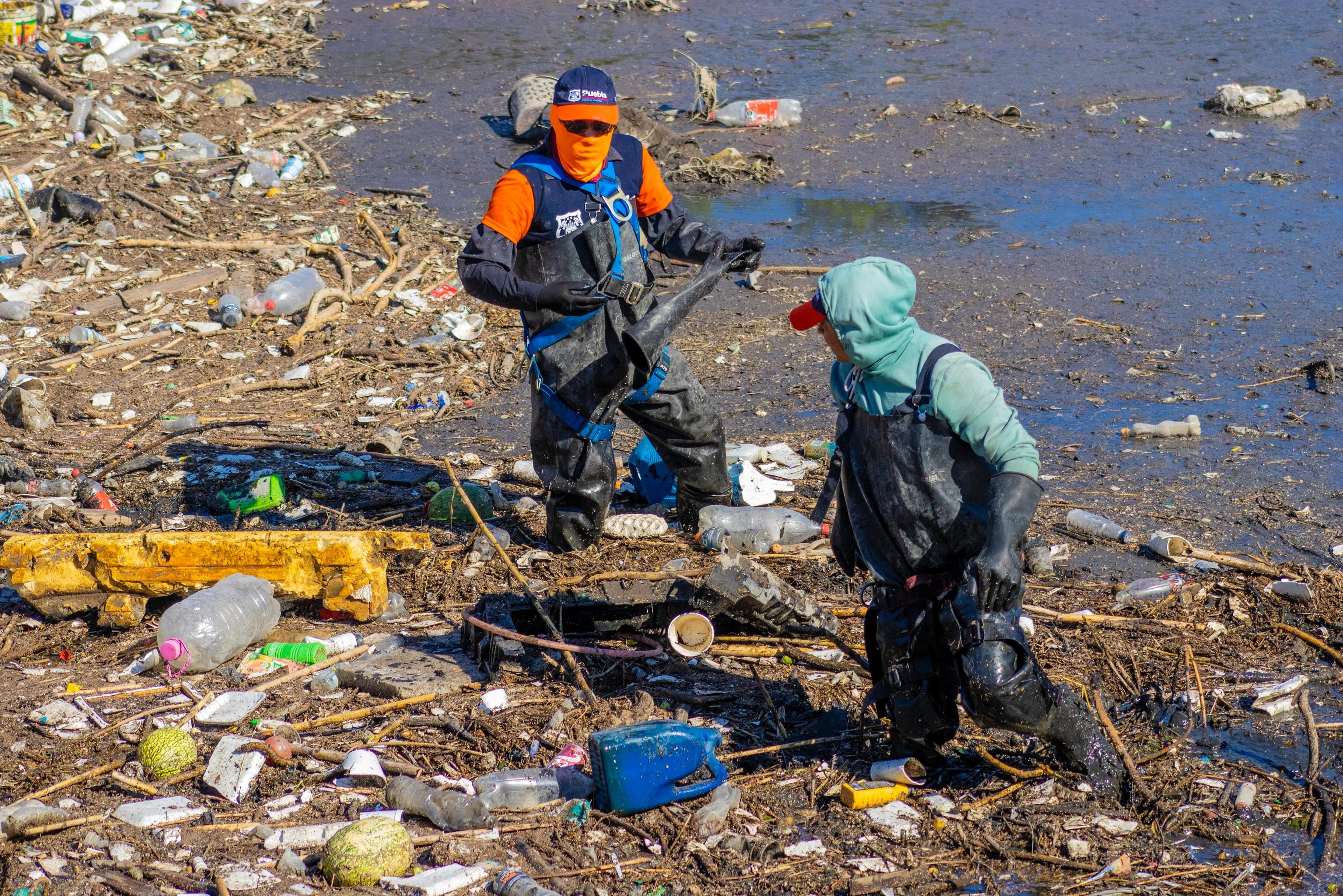Evitan inundaciones: Limpian ríos y barrancas para proteger a las familias poblanas