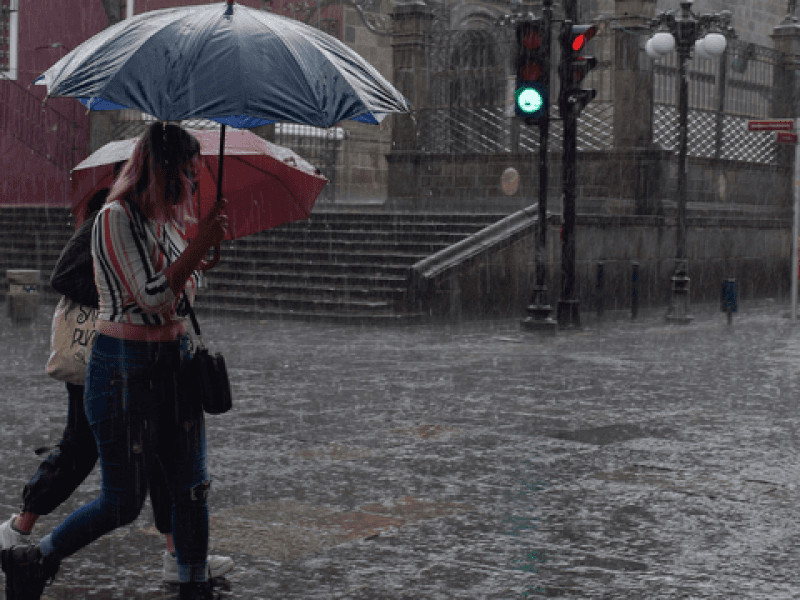 Se cae el cielo en Puebla: fuertes lluvias convierten las calles en ríos