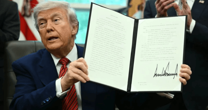 Firma Trump decretos para reactivar energía nuclear