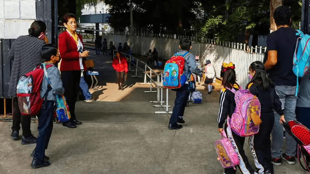 Por ser el Día de las Madres; SEP suspende clases el 9 de Mayo