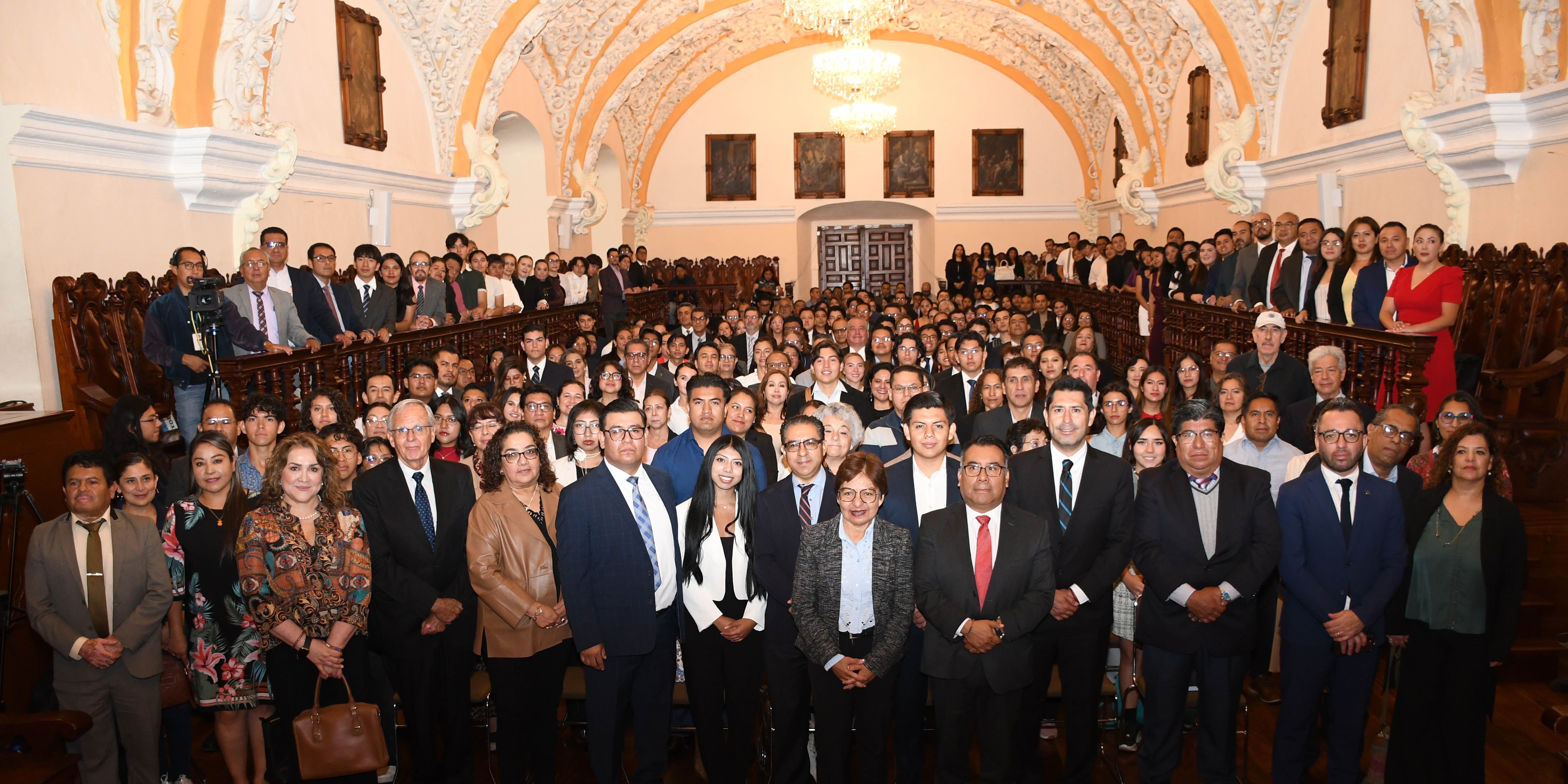 Lilia Cedillo toma protesta al nuevo Consejo Universitario de la BUAP