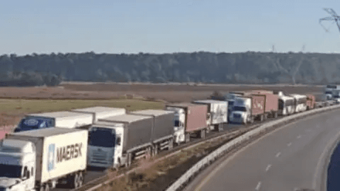 Encapuchados se llevan una camioneta con camarones en la Amozoc-Perote