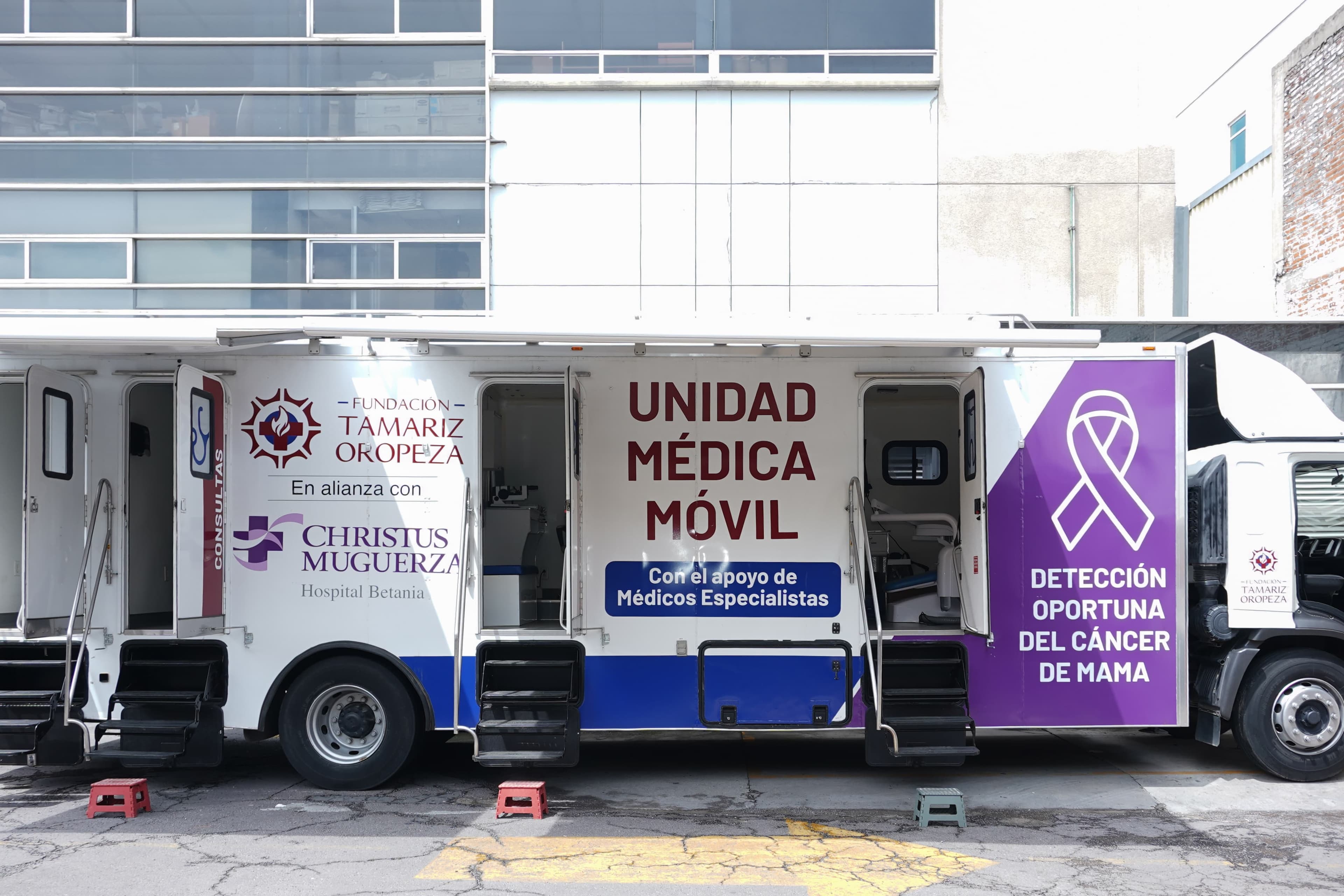 Asiste Pepe Chedraui a inauguración de la Unidad Médica Móvil del Hospital Betania