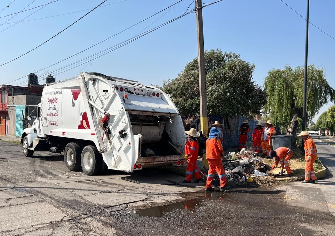Mantiene Gobierno de la Ciudad trabajos de limpieza urbana en la capital