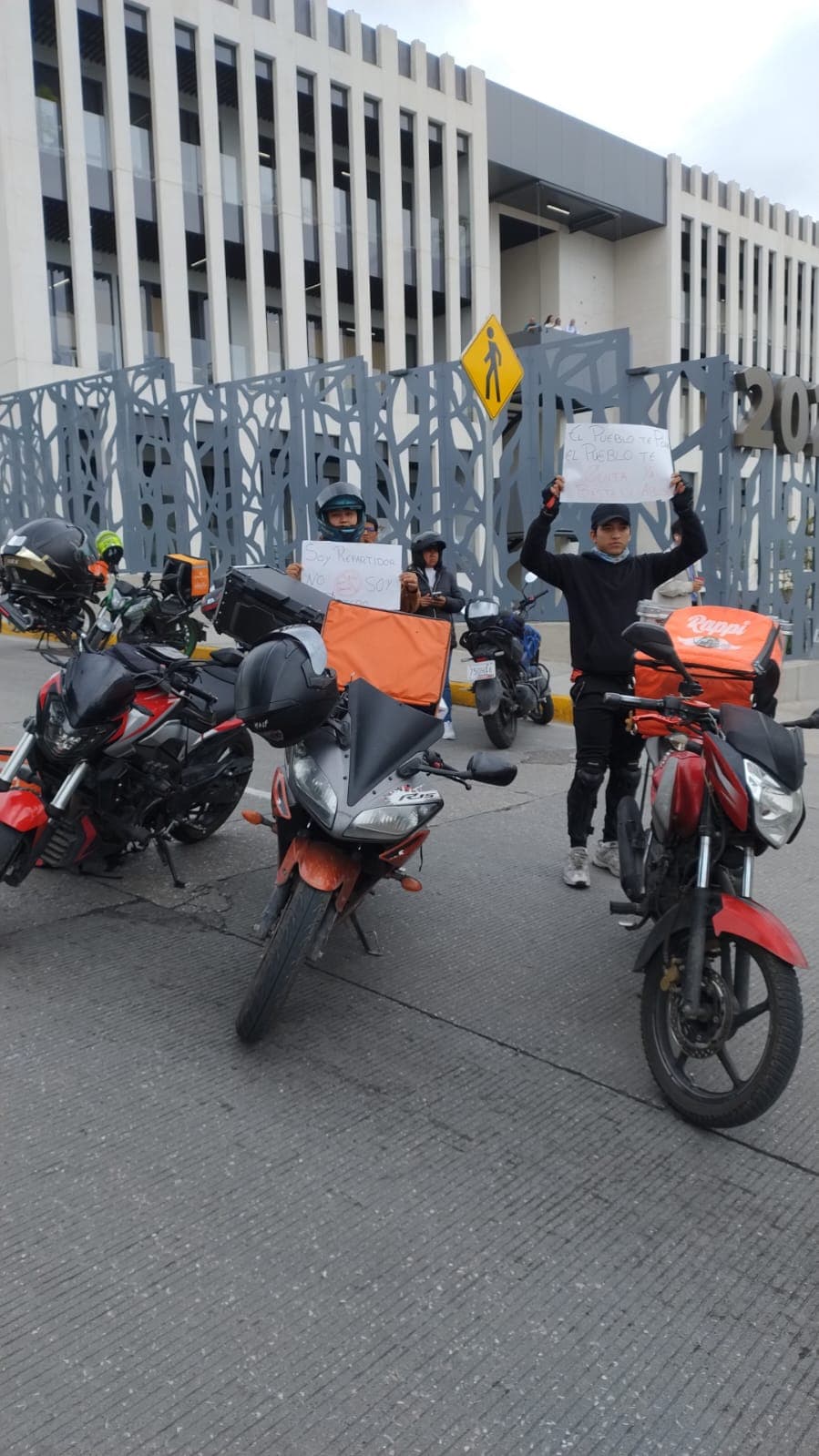 Congreso aprueba Ley Chaleco en Puebla pese a protestas de motociclistas