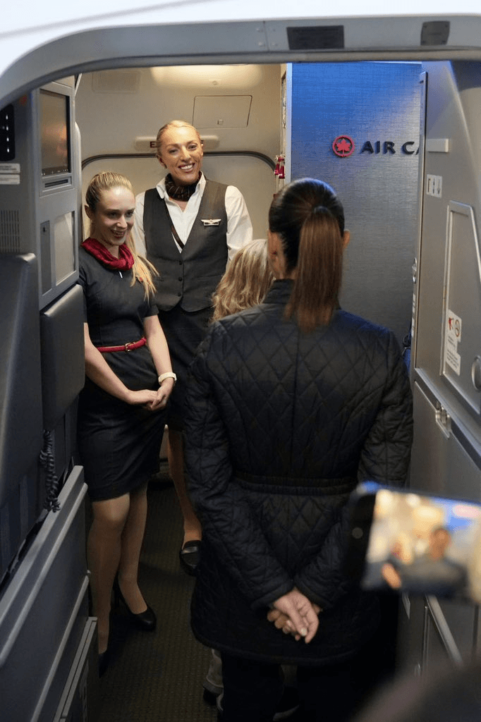 Sheinbaum rumbo al G7 en vuelo comercial: martes se reunirá con Trump