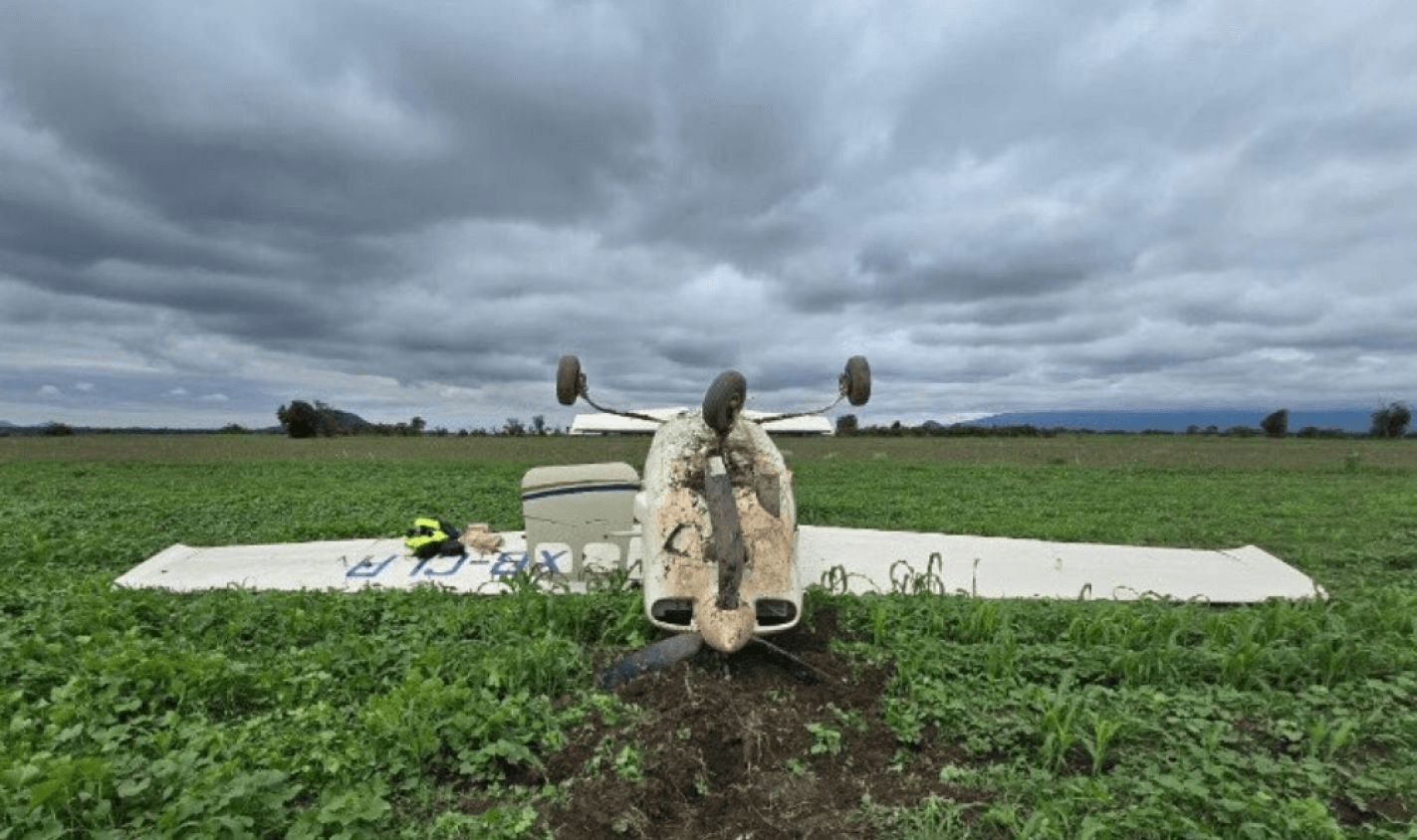 Avioneta aterriza de emergencia en campos de Huejotzingo; realizaba vuelo de práctica