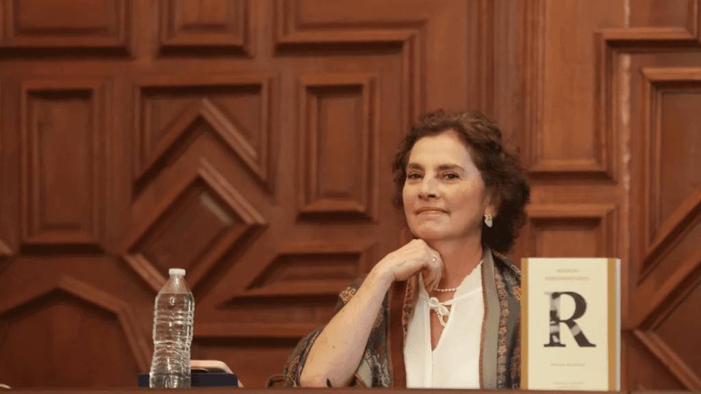 Beatriz Gutiérrez Müller evade a la prensa tras su presentación en la FENALI