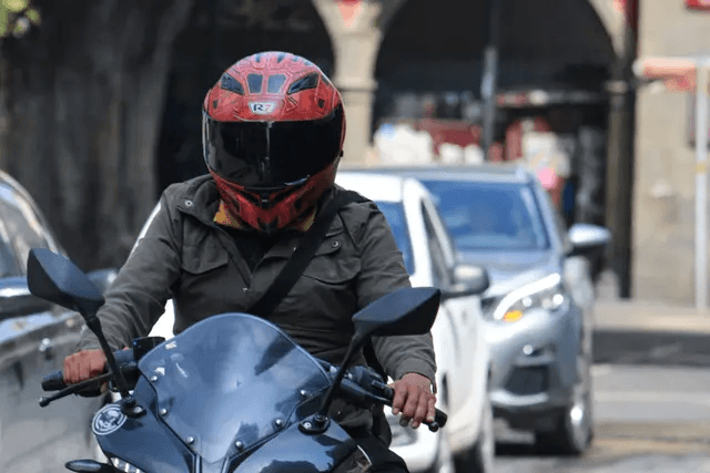 Motociclistas deberán tramitar nueva tarjeta de circulación por Ley Casco