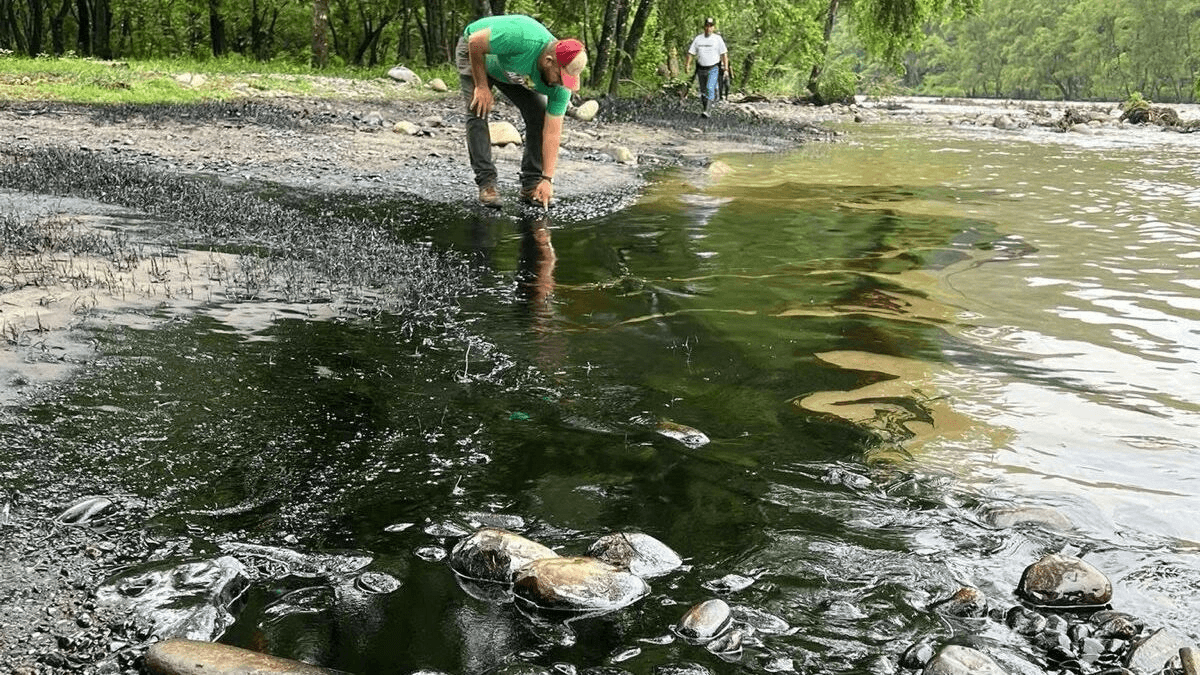 VIDEO: Se rompe ducto de Pemex y ocasiona derrame en río de Xicotepec