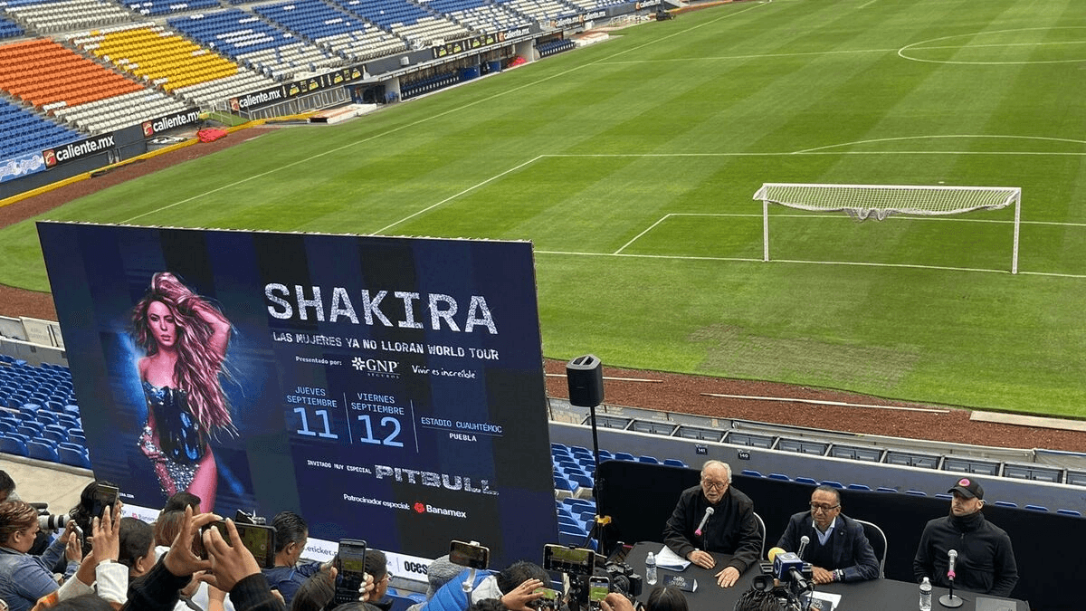 Pitbull podría acompañar a Shakira en su concierto en Puebla