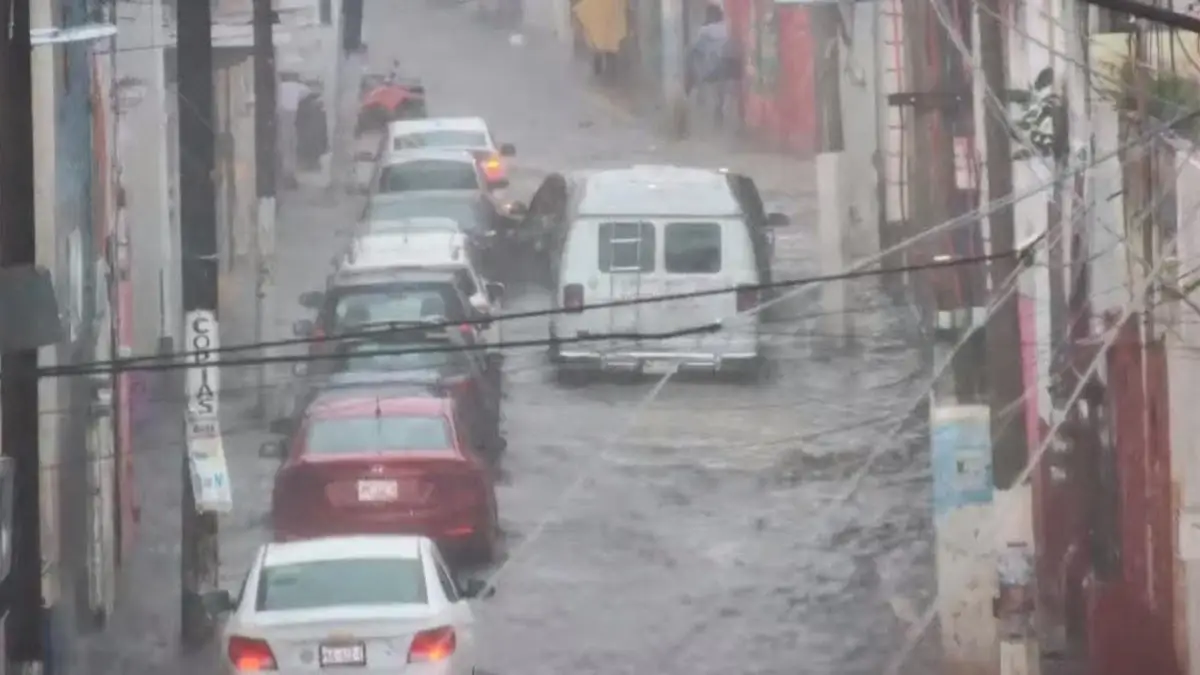 Se inundan las calles de Atlixco tras fuerte lluvia