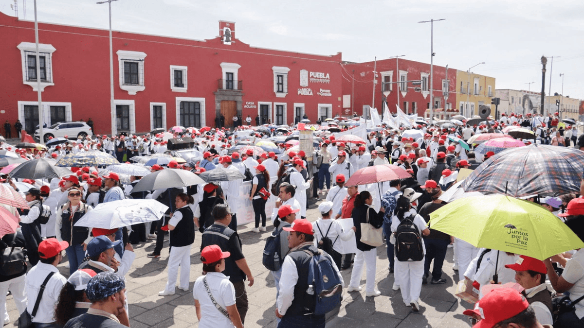 “IMSS-Bienestar, fracaso nacional”, así se manifestaron trabajadores del sector salud en Puebla