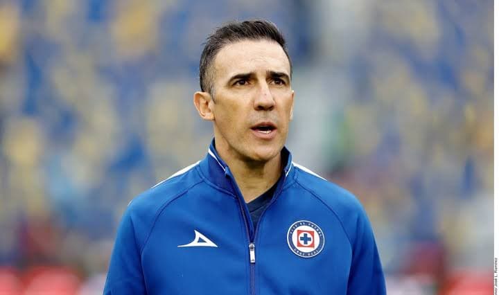 Cruz Azul hace oficial la salida de Vicente Sánchez como director técnico
