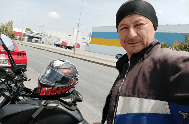 Embiste camioneta al periodista Fredy Aco