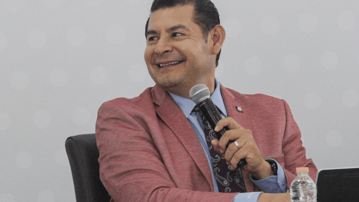 Lauro Sánchez se integra como asesor en el Gobierno de Puebla; Armenta descarta más cambios