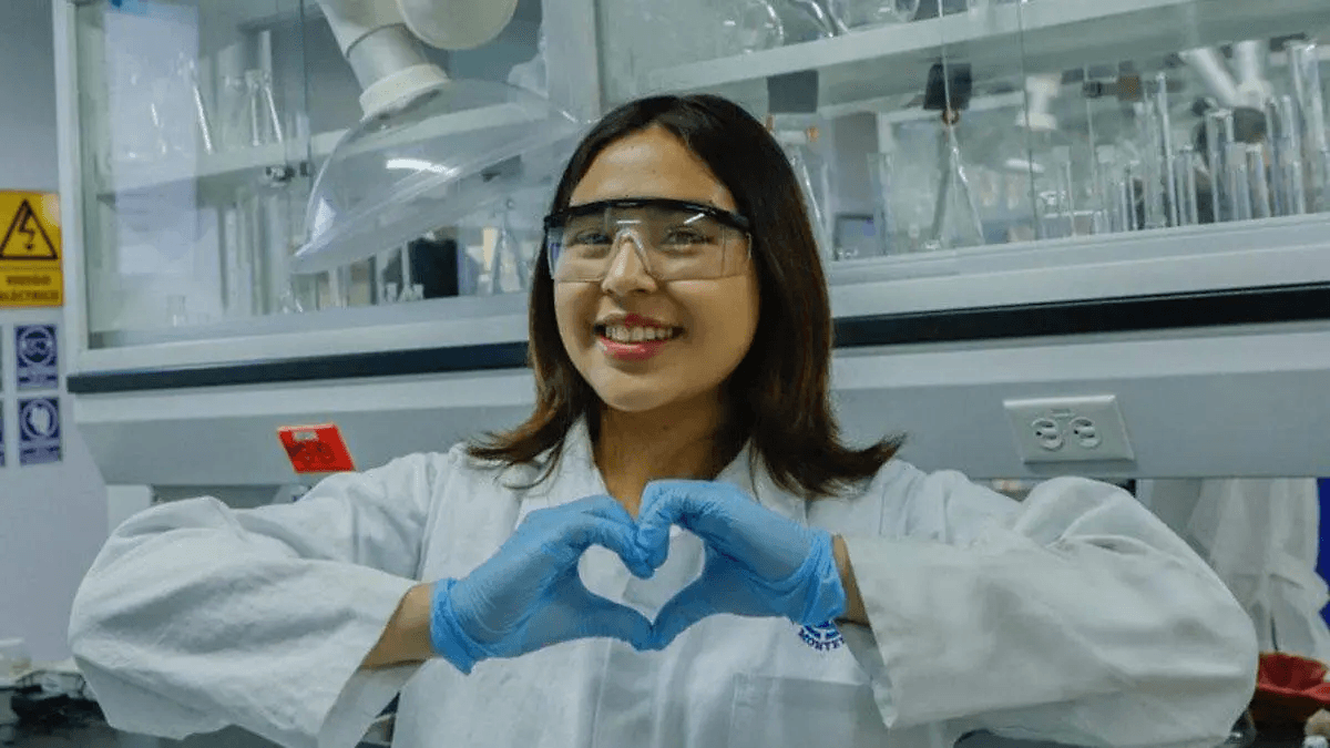 Universitaria BUAP estudia siete carreras al mismo tiempo y las redes no lo pueden creer