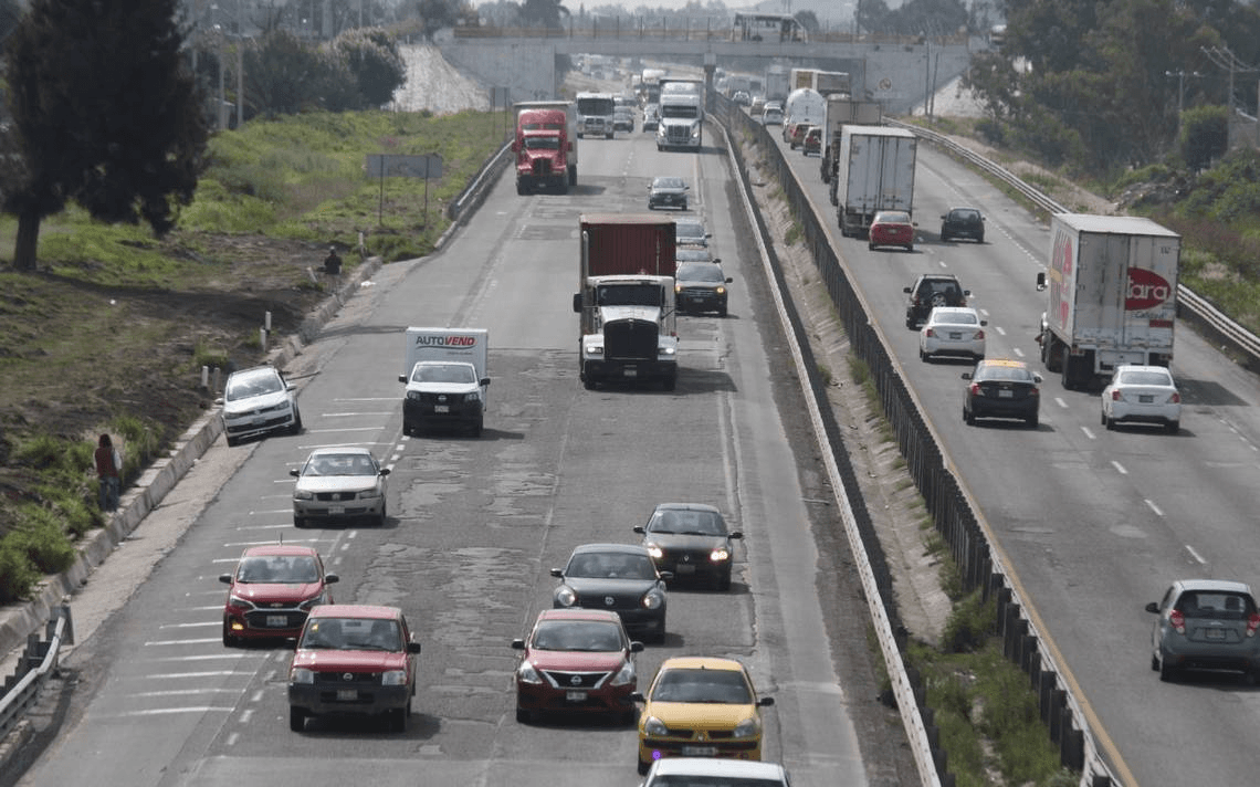 Detectan 38 accesos irregulares en la México-Puebla; la SSP, sólo 6
