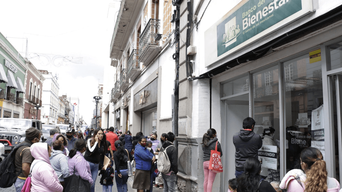 En 6 años de los gobiernos de Morena, baja casi 24% la pobreza en Puebla