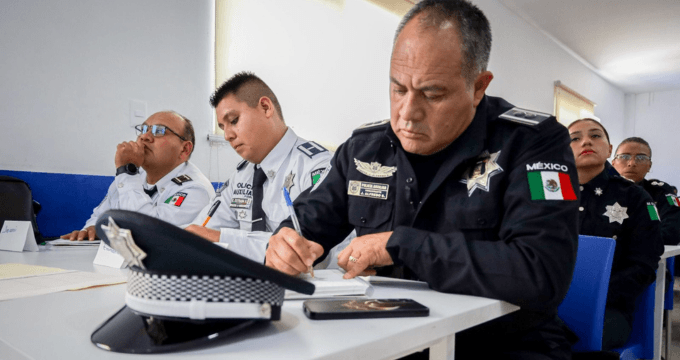 Refuerza Policía Auxiliar capacitación en manejo vial