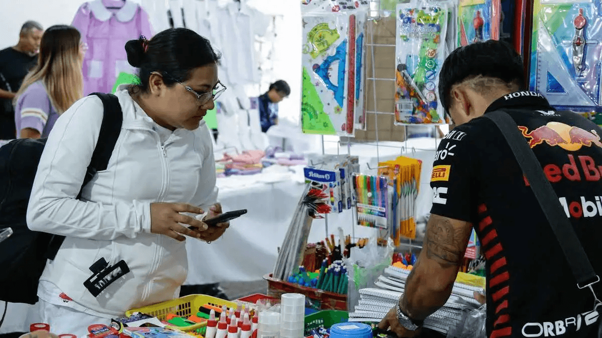 Madres solteras pagan más de 5 mil pesos en los gastos escolares de sus hijos