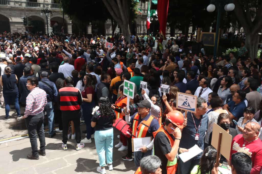Pepe Chedraui encabezó el 2º Simulacro Nacional 2025 en el Zócalo de Puebla