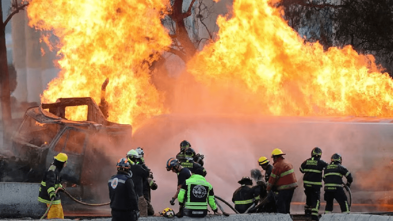 Llega a 8 cifra de muertos por explosión de pipa de gas LP en Iztapalapa