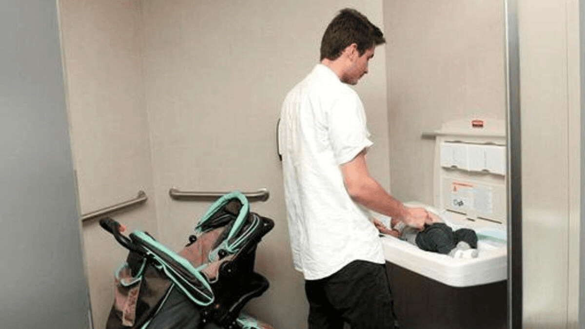 En Puebla deberán colocar cambiadores de pañales en baños de hombres y mujeres