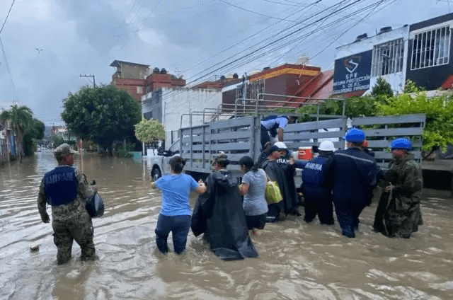 Activan 80 albergues tras lluvias fuertes en la Sierra Norte de Puebla