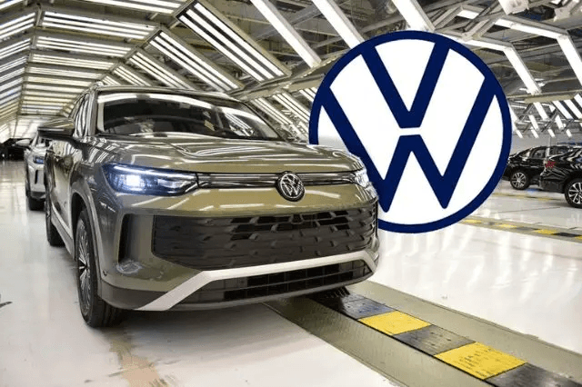 Entre incertidumbre por ola de despidos, habrá 2 días de paro en Volkswagen