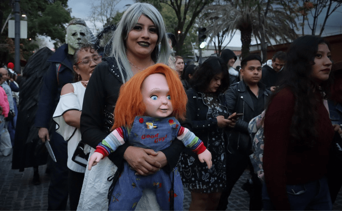 La Marcha Siniestra en Puebla llena las calles de fiesta, terror… y caos