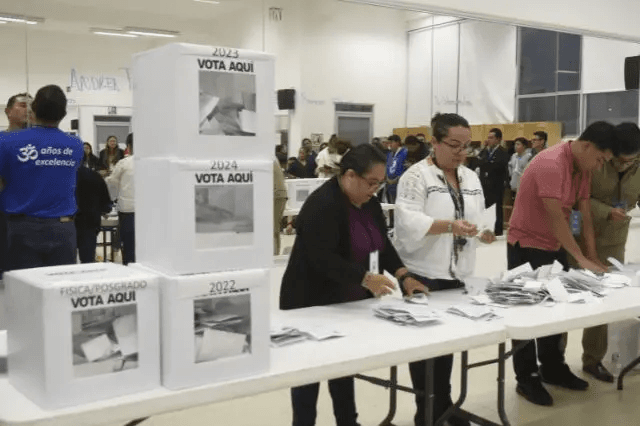 Se perfila cercana a Armenta para directora de la Facultad de Administración