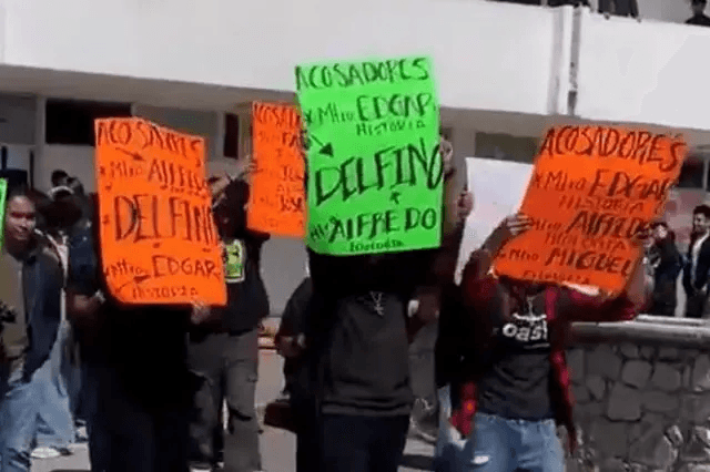 Alumnos de la Prepa Calderón se van a paro; no quieren a la directora