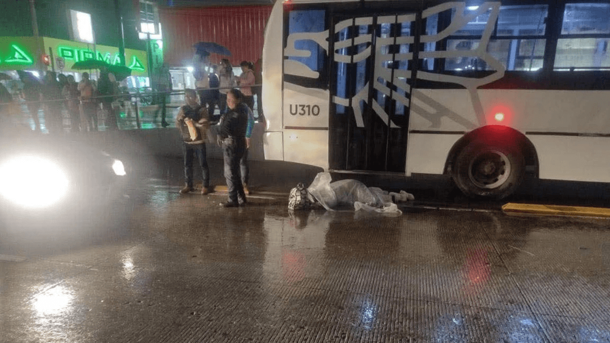 Estudiante de la BUAP muere atropellada por RUTA en Las Torres