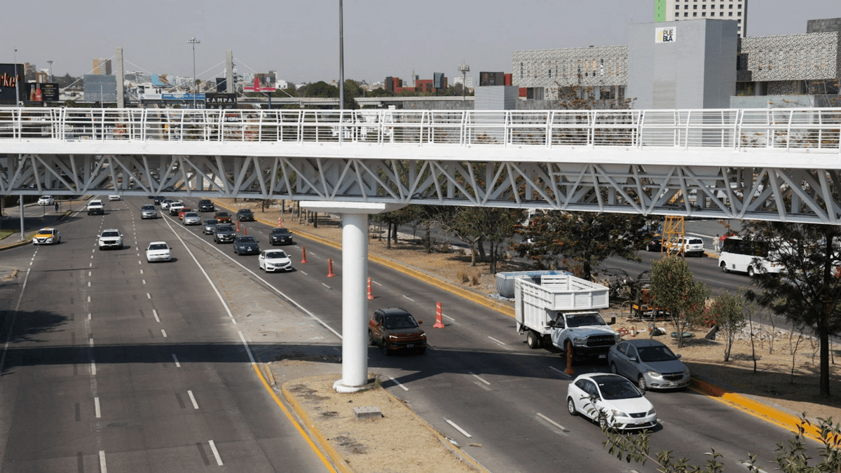 Gobierno de Puebla evaluará rediseño de la Vía Atlixcáyotl: podría haber reductores de velocidad
