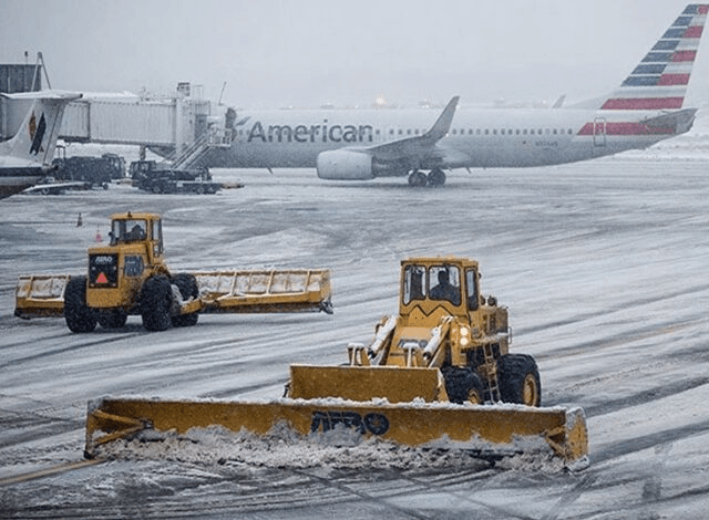 Tormenta invernal colapsa vuelos en EEUU