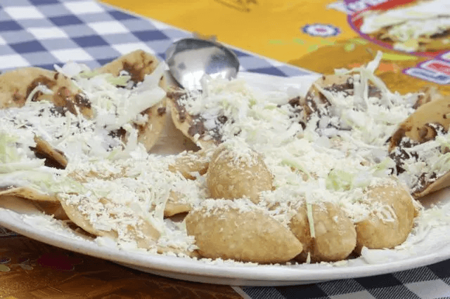 Acusan cobros irregulares y compras forzadas en la Feria de la Enchilada