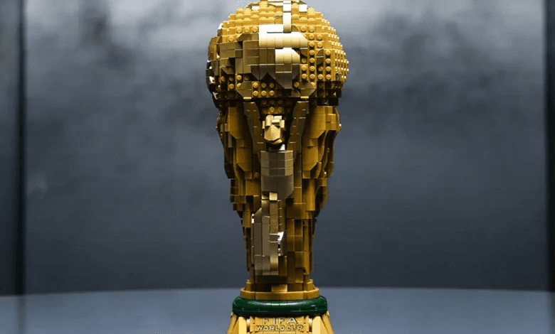 LEGO lanza replica tamaño real de la Copa del Mundo