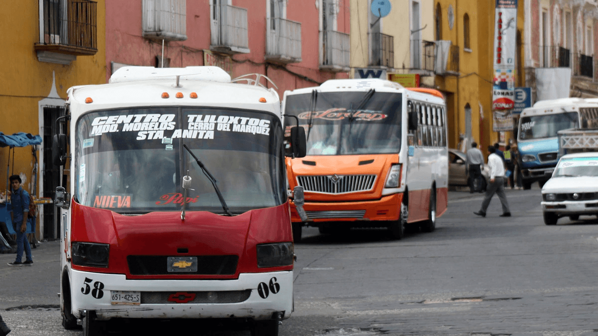 Transportistas de Puebla amagan con protesta contra revista vehicular